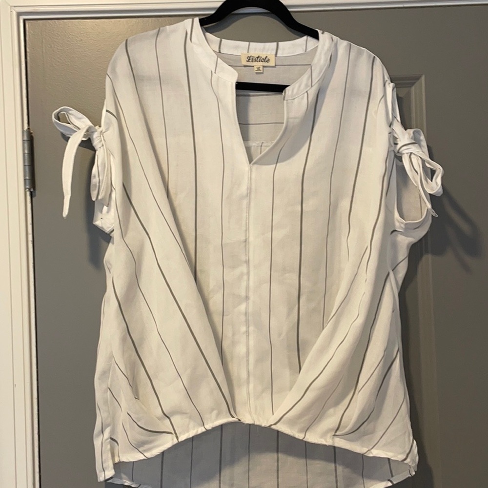 Lightweight breezy beach top in size large